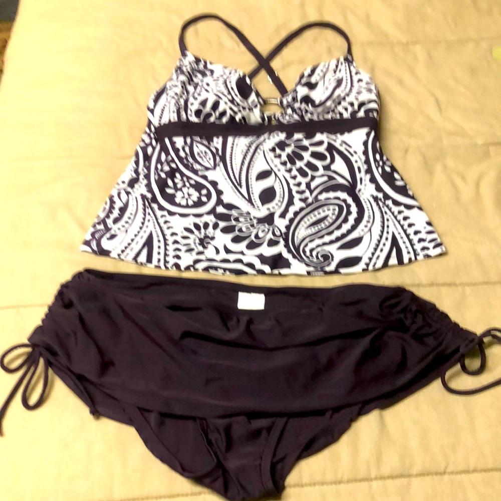 M Verona 2 piece paisley tankini swimsuit 👙
